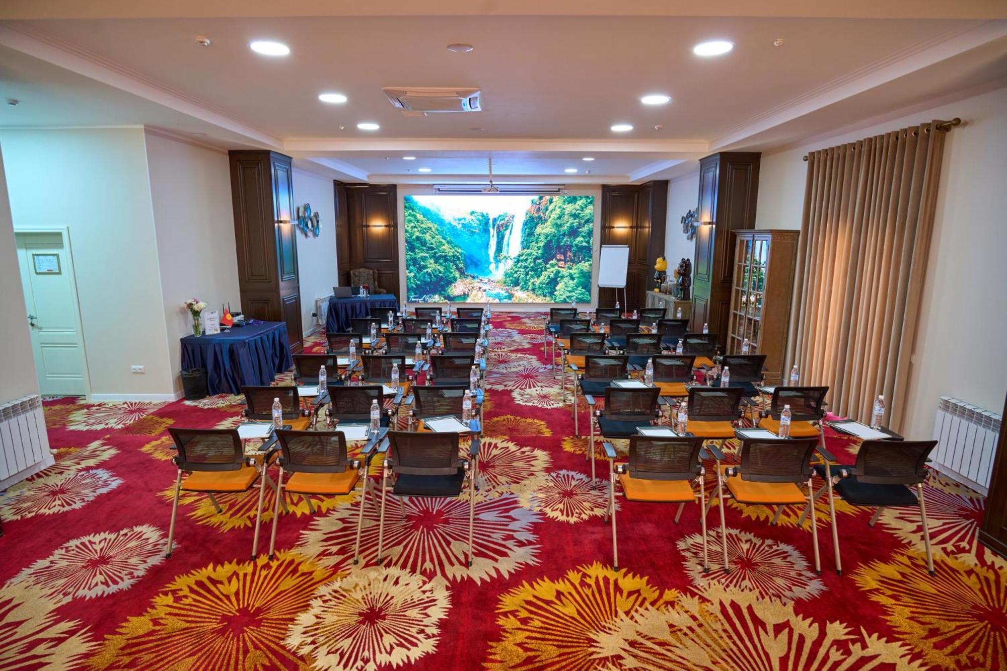 Garden Hotel & Spa Biszkek Zewnętrze zdjęcie