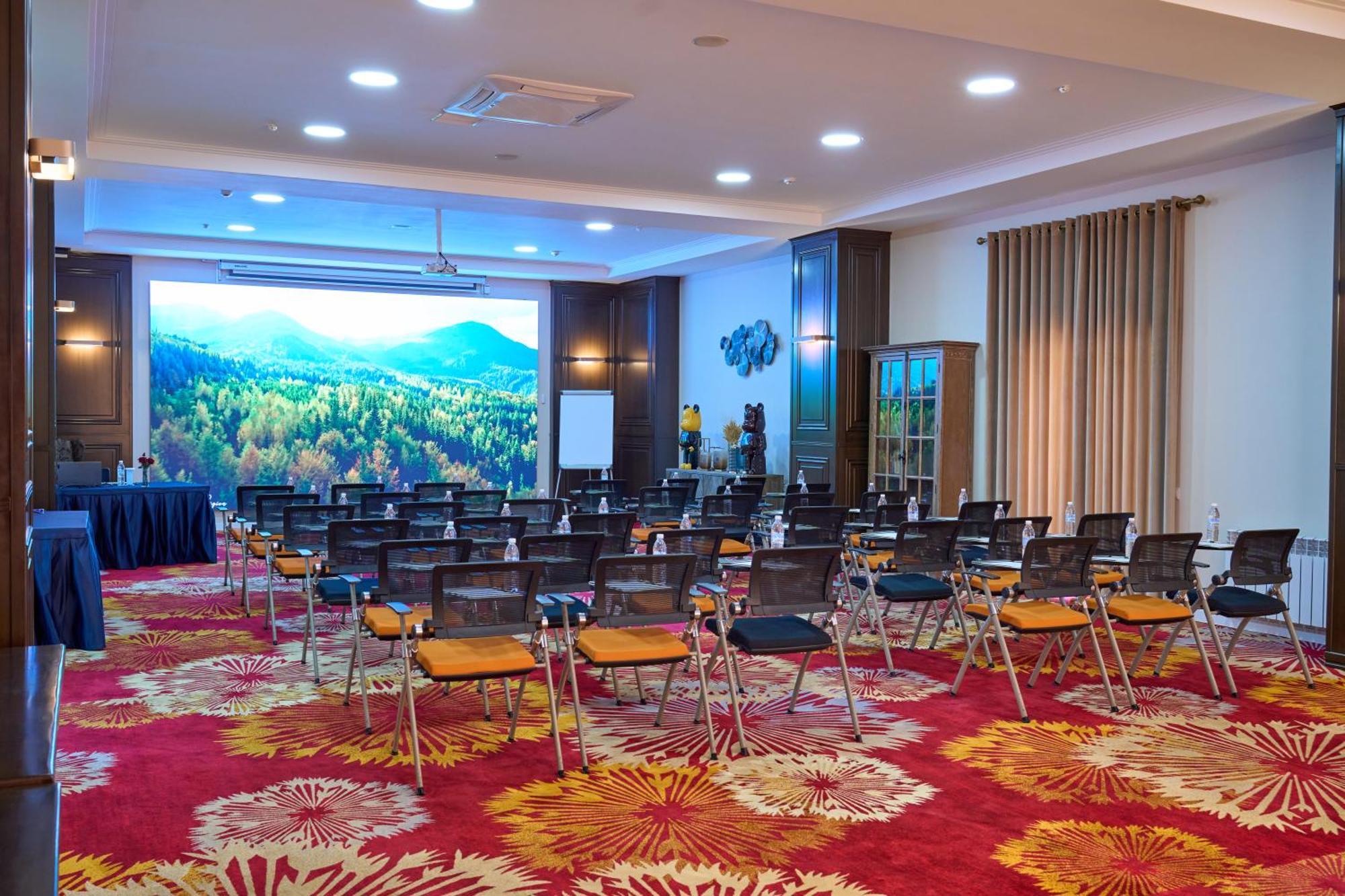 Garden Hotel & Spa Biszkek Zewnętrze zdjęcie
