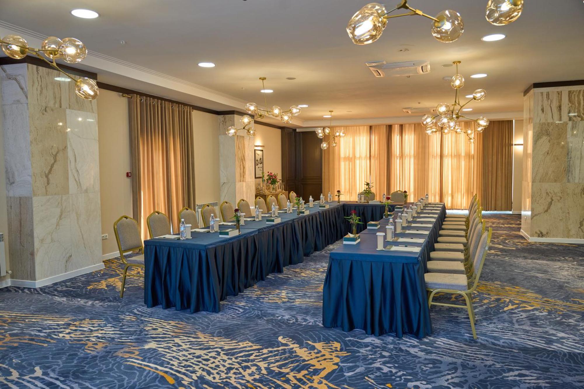 Garden Hotel & Spa Biszkek Zewnętrze zdjęcie