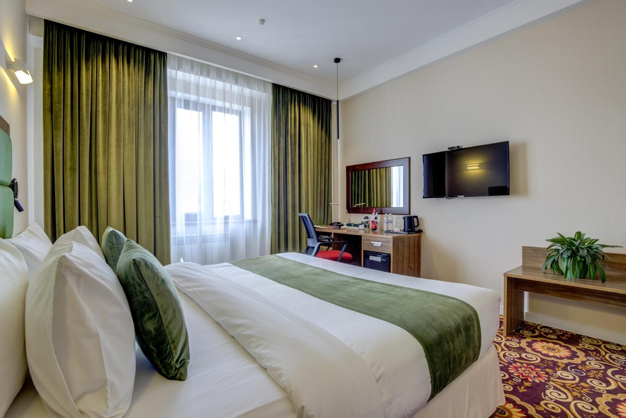 Garden Hotel & Spa Biszkek Zewnętrze zdjęcie
