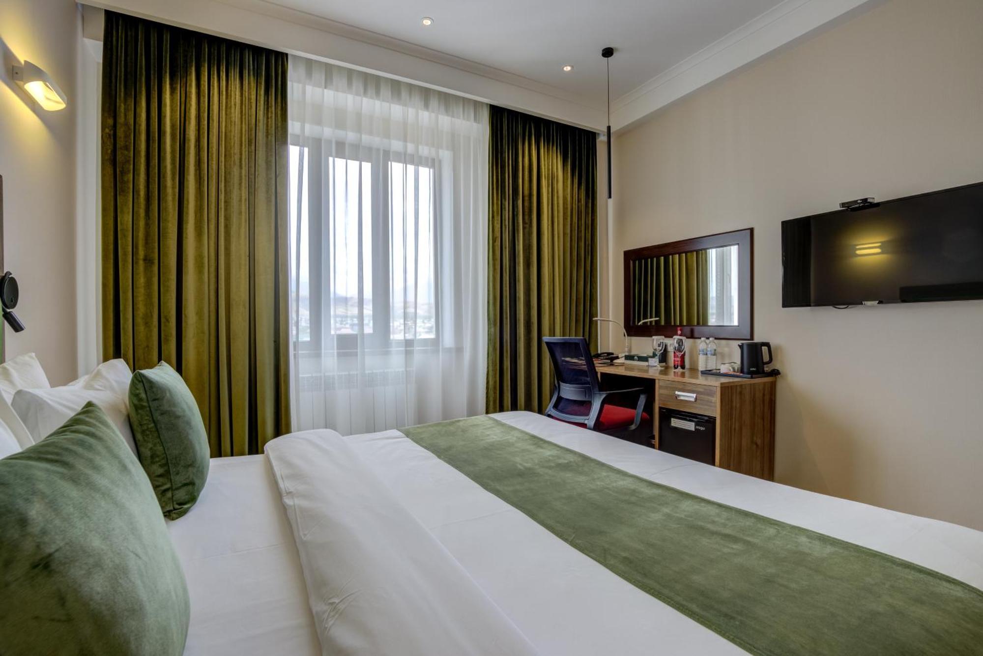 Garden Hotel & Spa Biszkek Zewnętrze zdjęcie