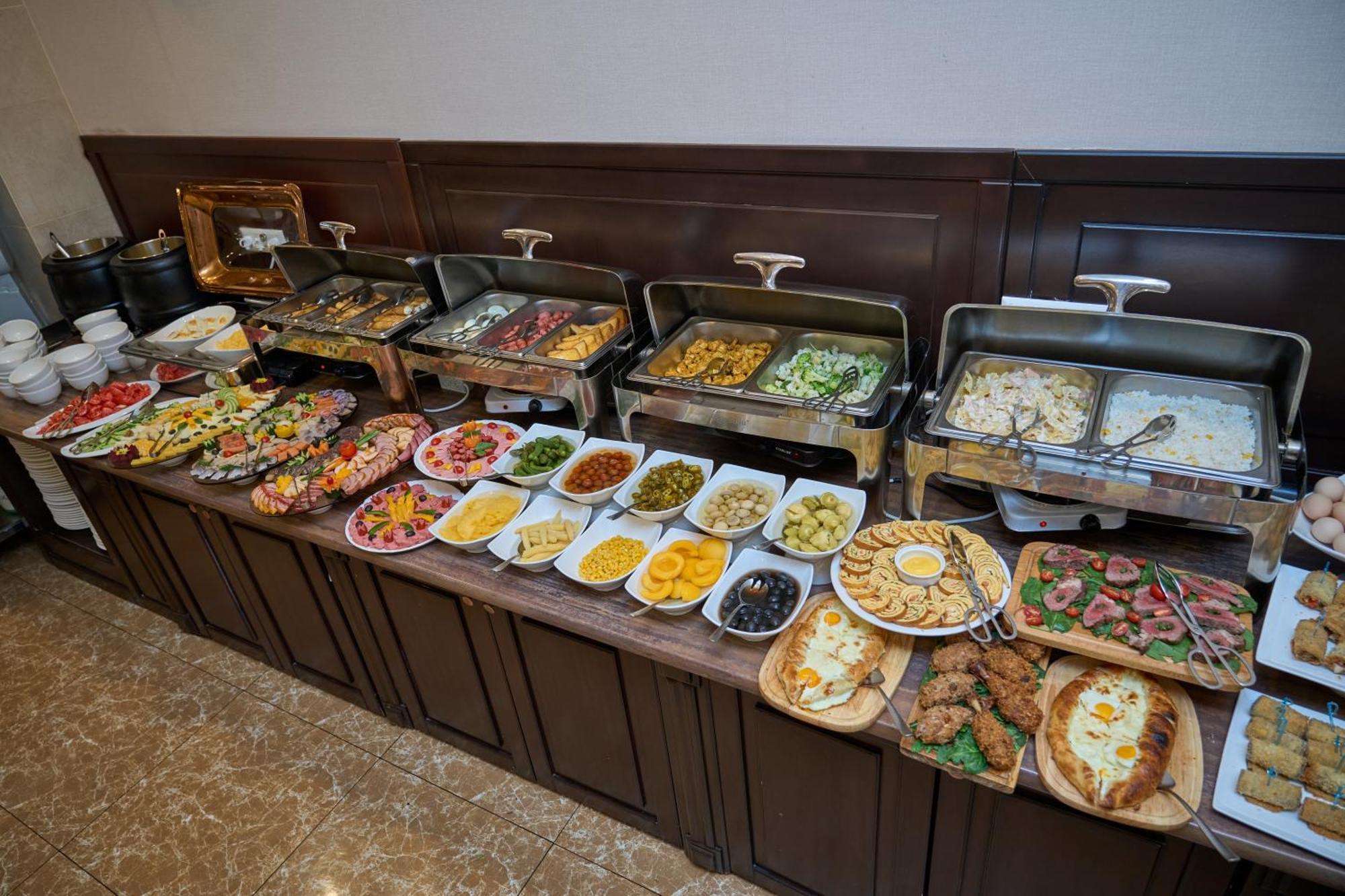 Garden Hotel & Spa Biszkek Zewnętrze zdjęcie
