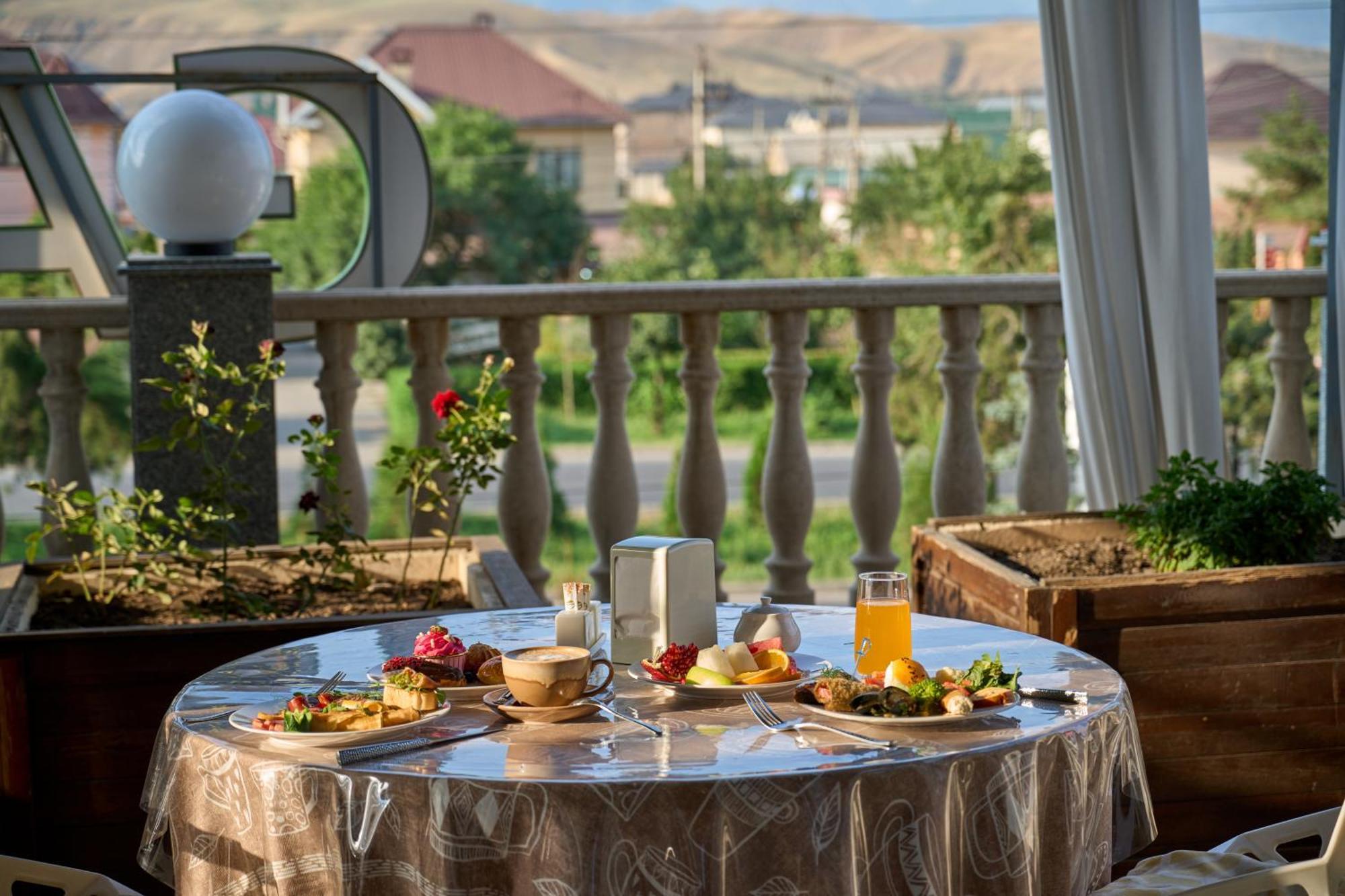 Garden Hotel & Spa Biszkek Zewnętrze zdjęcie